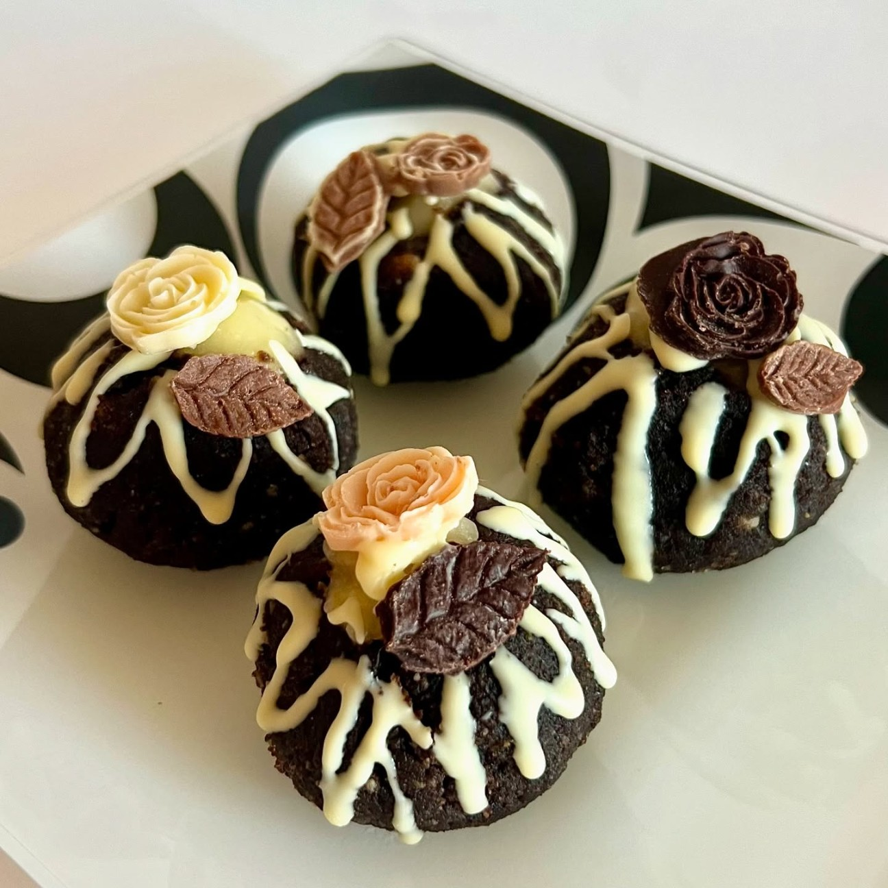 Шоколадные пирожные с лимонным курдом фото 2